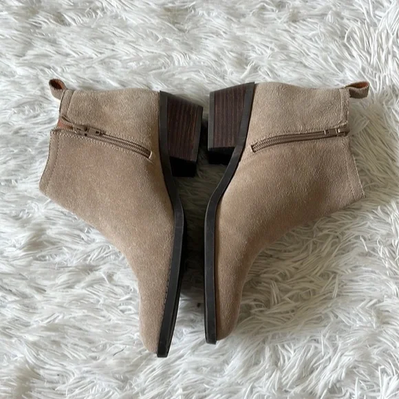 NWOB Lucky Brand Falila Women’s bootie in Taupe size 8M - Picture 7 of 11